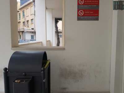 ...ce ne sono ovunque, spesso posti proprio vicino ai divieti...